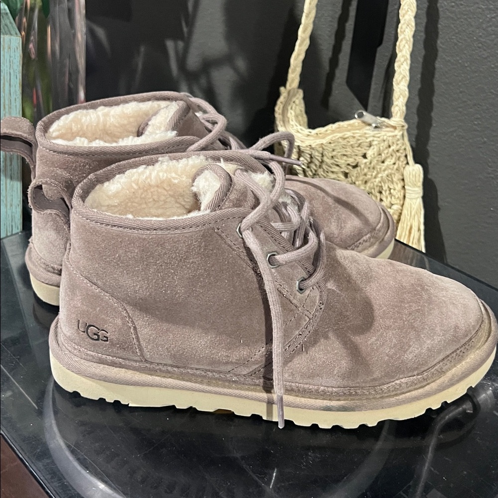 UGG, size 8, Suede Lace-Up Ankle Booties, sheepskin lining, worn once - Picture 8 of 11
